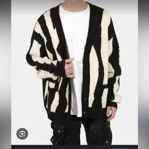 MNML ZEBRA SWEATER. XXL. Perfect for fall and winter!